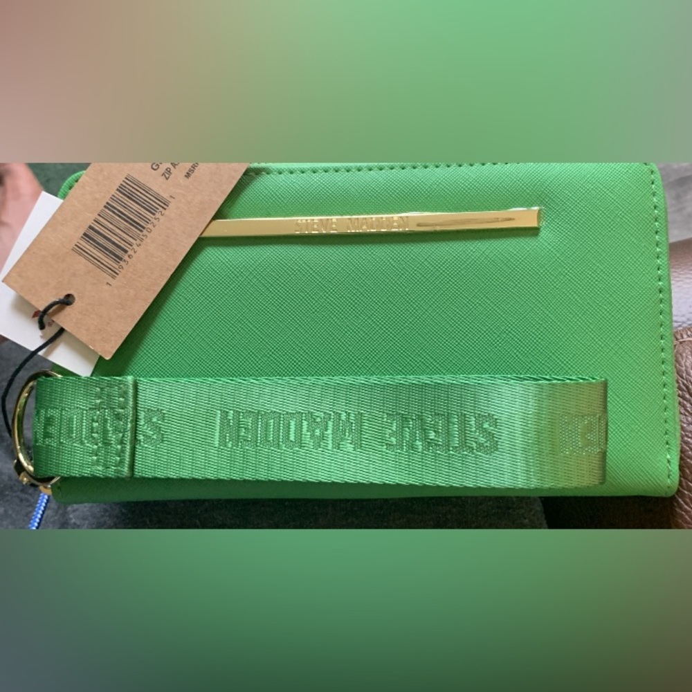 Steve Madden Zip Around Wallet Wristlet Green